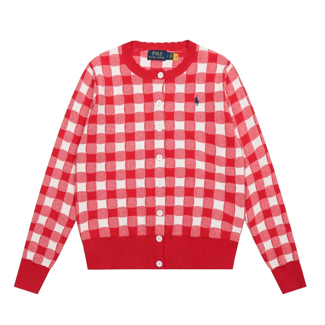 P190 Top quality" Style number: DS015# [Ralph Lauren plaid jacquard basic pony embroidered logo knitted cardigan long sleeves] ✅Ralph Lauren Ralph Lauren classic basic versatile plain plaid jacquard knitted cardigan long-sleeved small jacket ✅Main supplier of platform live broadcast wholesale entities ✅ZP quality 1:1 pattern making Scan the code to enter the GF website Counter quality ✅Detailed quality The only one in Guangzhou Imported quality cotton yarn Mainly high-end Needless to say, cost-effective and good quality. ✅Restore the original version. Loose, comfortable and stress-free. Simple is high-end. Classic is timeless. ✅The upper body is simple and easy to match. A must-have for goddess ootd. Good-looking clothes are never picky. A must-have in the goddess’ wardrobe. Size: S-L. Color: Navy blue. Light blue. Pink. Gray. Yellow. Red.